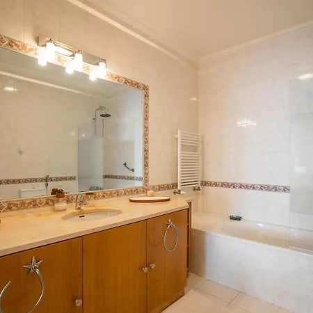 Um Apartamento Encantador * Lissabon